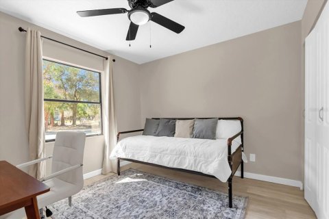 House in Cocoa, Florida 3 bedrooms, 111.48 sq.m. № 2215879 - photo 13