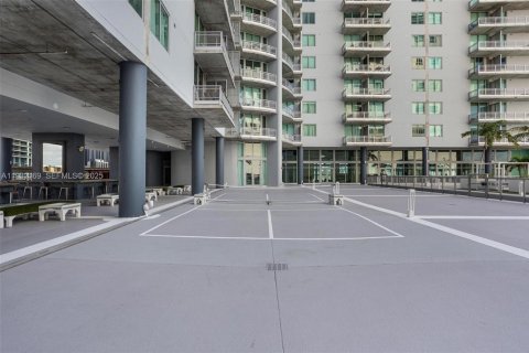 Condominio en alquiler en Miami, Florida, 1 dormitorio, 73.86 m2 № 1990783 - foto 10