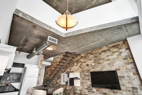 Condominio en alquiler en Miami, Florida, 1 dormitorio, 73.86 m2 № 1990783 - foto 20