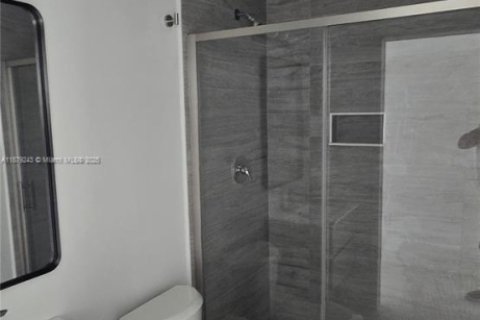 Casa en venta en Miami, Florida, 4 dormitorios, 151.9 m2 № 1927852 - foto 12