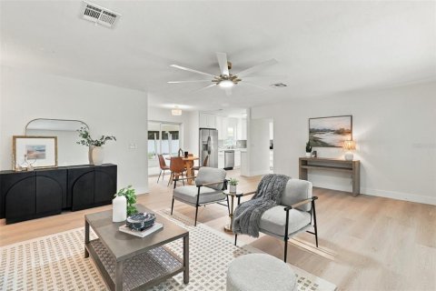 Casa en venta en Clearwater, Florida, 3 dormitorios, 125.05 m2 № 2383653 - foto 3