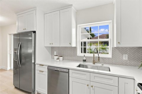 Casa en venta en Clearwater, Florida, 3 dormitorios, 125.05 m2 № 2383653 - foto 11