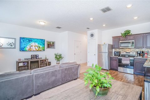 Townhouse in Davenport, Florida 3 bedrooms, 130.43 sq.m. № 1219945 - photo 11