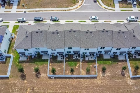 Townhouse in Davenport, Florida 3 bedrooms, 130.43 sq.m. № 1219945 - photo 24