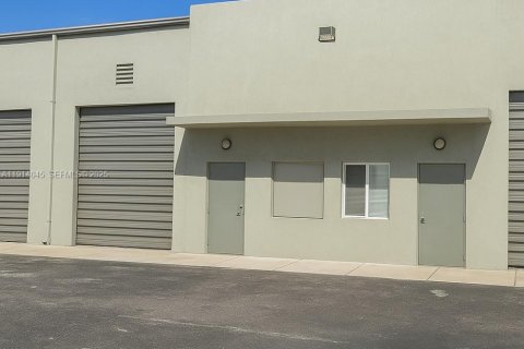 Propiedad comercial en venta en Miami, Florida № 1982707 - foto 1