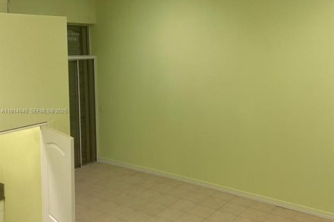 Propiedad comercial en venta en Miami, Florida № 1982707 - foto 4