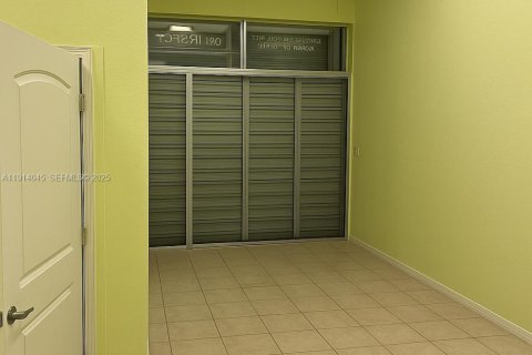 Propiedad comercial en venta en Miami, Florida № 1982707 - foto 2