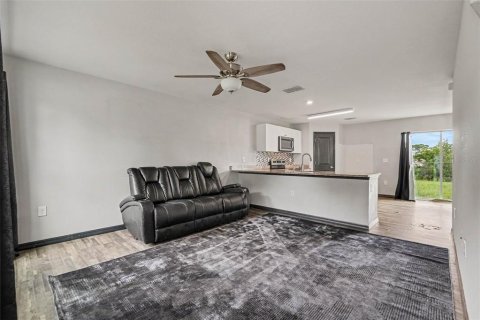 Casa en venta en Spring Hill, Florida, 4 dormitorios, 171.59 m2 № 2383679 - foto 2