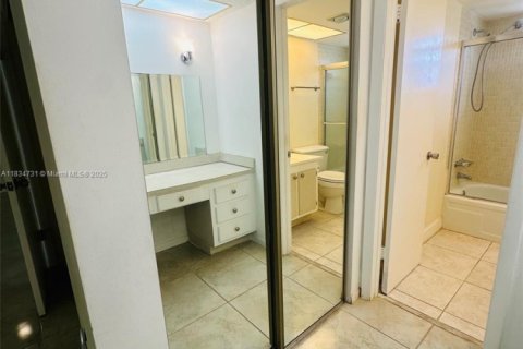 Снять в аренду кондоминиум в Холливуд, Флорида 1 спальня, 65.96м2, № 1859119 - фото 16