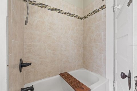 Villa ou maison à louer à Tampa, Floride: 2 chambres, 120.4 m2 № 1846714 - photo 12