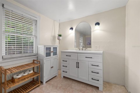 Villa ou maison à louer à Tampa, Floride: 2 chambres, 120.4 m2 № 1846714 - photo 8