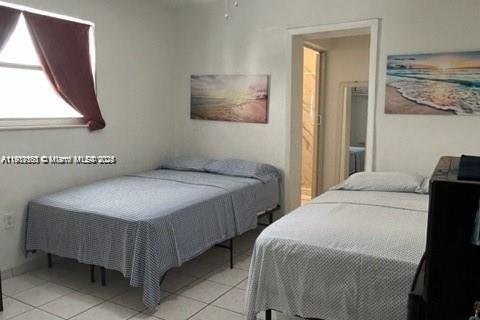 Casa en venta en Miami, Florida, 5 dormitorios, 159.42 m2 № 1968683 - foto 24