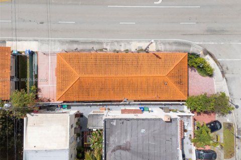 Casa en venta en Miami, Florida, 5 dormitorios, 159.42 m2 № 1968683 - foto 29