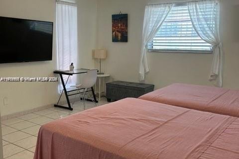 Casa en venta en Miami, Florida, 5 dormitorios, 159.42 m2 № 1968683 - foto 18