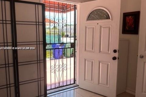 Casa en venta en Miami, Florida, 5 dormitorios, 159.42 m2 № 1968683 - foto 30