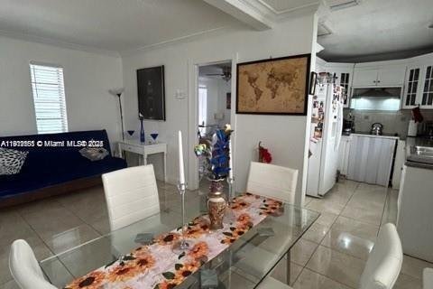 Casa en venta en Miami, Florida, 5 dormitorios, 159.42 m2 № 1968683 - foto 12