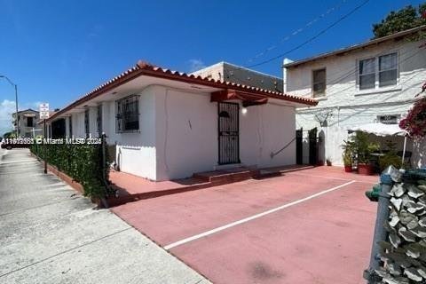 Casa en venta en Miami, Florida, 5 dormitorios, 159.42 m2 № 1968683 - foto 3