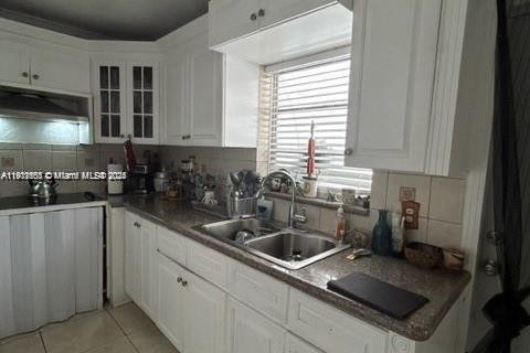 Casa en venta en Miami, Florida, 5 dormitorios, 159.42 m2 № 1968683 - foto 11