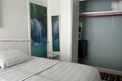 Casa en venta en Miami, Florida, 5 dormitorios, 159.42 m2 № 1968683 - foto 20