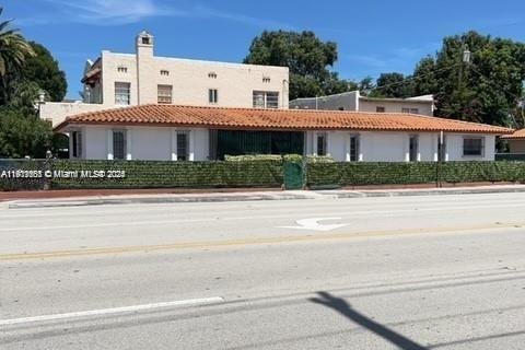 Casa en venta en Miami, Florida, 5 dormitorios, 159.42 m2 № 1968683 - foto 1