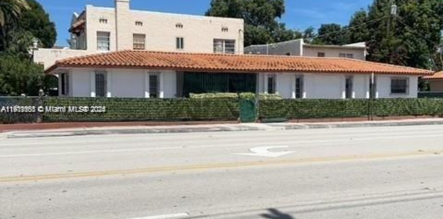 Casa en Miami, Florida 5 dormitorios, 159.42 m2 № 1968683
