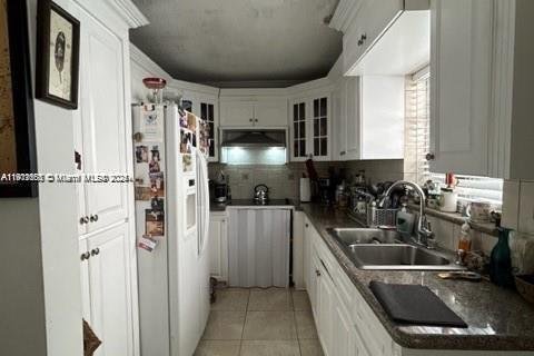 Casa en venta en Miami, Florida, 5 dormitorios, 159.42 m2 № 1968683 - foto 10