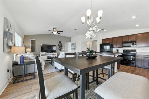 House in Mascotte, Florida 3 bedrooms, 142.79 sq.m. № 1853422 - photo 3