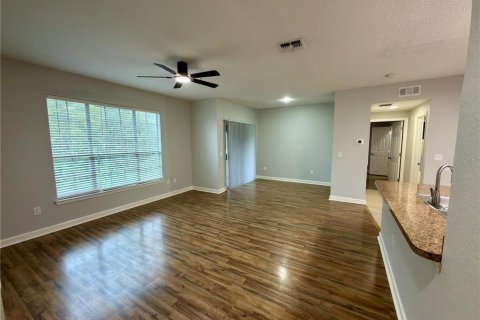 Condominio en venta en Temple Terrace, Florida, 1 dormitorio, 77.48 m2 № 2101609 - foto 2