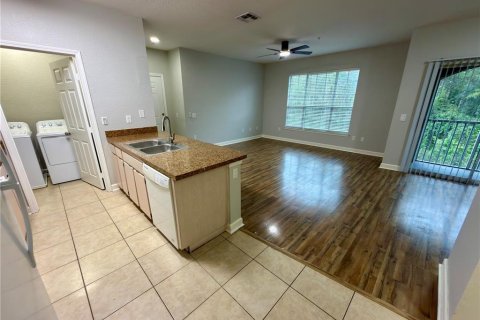 Condominio en venta en Temple Terrace, Florida, 1 dormitorio, 77.48 m2 № 2101609 - foto 5