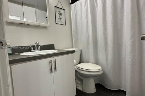 Condominio en alquiler en Miami, Florida, 2 dormitorios, 77.11 m2 № 2054483 - foto 7