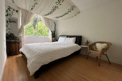 Condominio en alquiler en Miami, Florida, 2 dormitorios, 77.11 m2 № 2054483 - foto 2