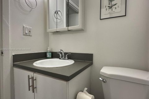 Condominio en alquiler en Miami, Florida, 2 dormitorios, 77.11 m2 № 2054483 - foto 8