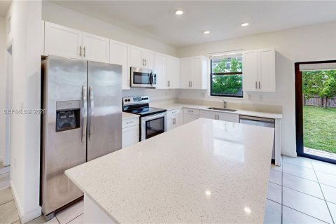 House in Homestead, Florida 5 bedrooms, 224.64 sq.m. № 2069597 - photo 21