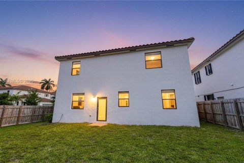 House in Homestead, Florida 5 bedrooms, 224.64 sq.m. № 2069597 - photo 2