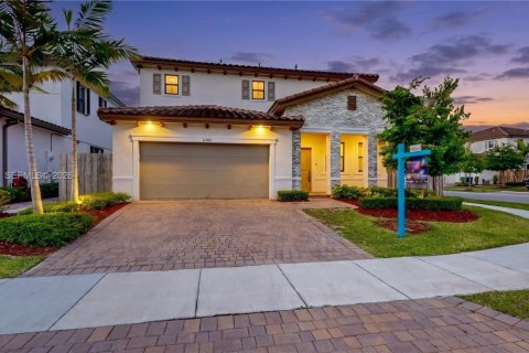 House in Homestead, Florida 5 bedrooms, 224.64 sq.m. № 2069597 - photo 1