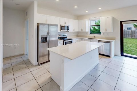 House in Homestead, Florida 5 bedrooms, 224.64 sq.m. № 2069597 - photo 19