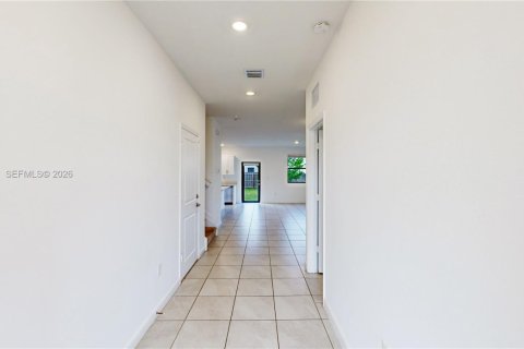 House in Homestead, Florida 5 bedrooms, 224.64 sq.m. № 2069597 - photo 5