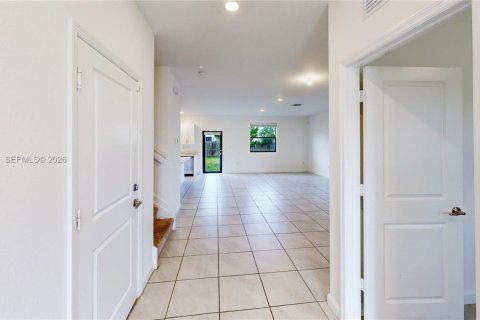 House in Homestead, Florida 5 bedrooms, 224.64 sq.m. № 2069597 - photo 4