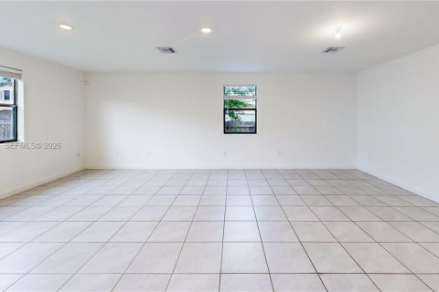House in Homestead, Florida 5 bedrooms, 224.64 sq.m. № 2069597 - photo 12