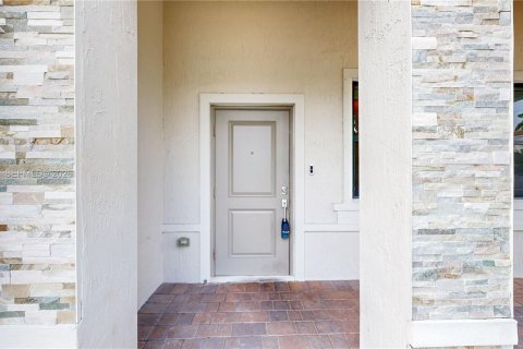 House in Homestead, Florida 5 bedrooms, 224.64 sq.m. № 2069597 - photo 3