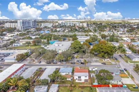 Casa en venta en Dania Beach, Florida, 4 dormitorios, 143.16 m2 № 2030440 - foto 28