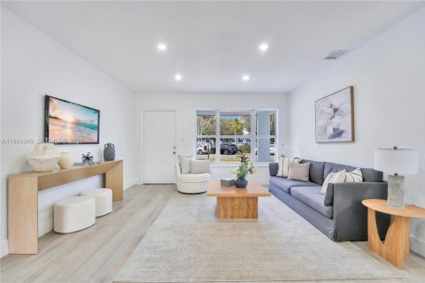 Casa en venta en Dania Beach, Florida, 4 dormitorios, 143.16 m2 № 2030440 - foto 3