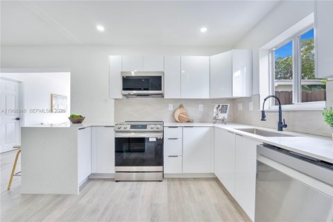 Casa en venta en Dania Beach, Florida, 4 dormitorios, 143.16 m2 № 2030440 - foto 9