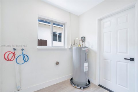 Casa en venta en Dania Beach, Florida, 4 dormitorios, 143.16 m2 № 2030440 - foto 19