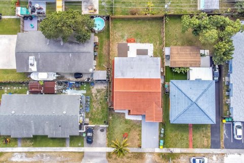 Casa en venta en Dania Beach, Florida, 4 dormitorios, 143.16 m2 № 2030440 - foto 25