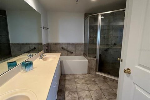 Снять в аренду кондоминиум в Сент-Питерсберг, Флорида 3 комнаты, 166.95м2, № 1724922 - фото 24
