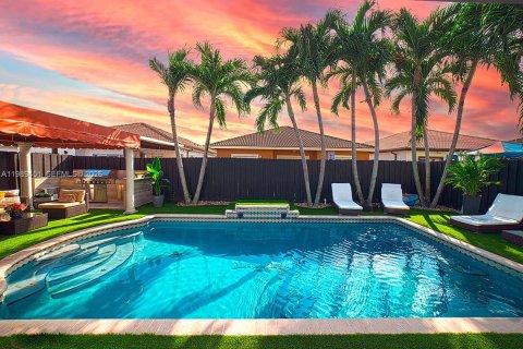 Villa ou maison à Cutler Bay, Floride 4 chambres, 178.28 m2 № 2051519