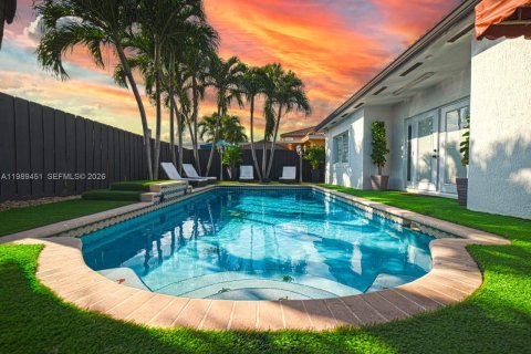 Villa ou maison à louer à Cutler Bay, Floride: 4 chambres, 178.28 m2 № 2051519 - photo 2