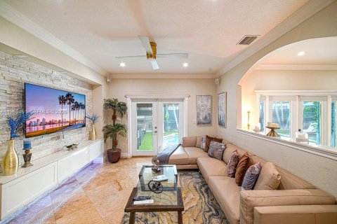 Villa ou maison à louer à Cutler Bay, Floride: 4 chambres, 178.28 m2 № 2051519 - photo 5