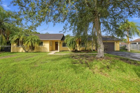 Villa ou maison à Homestead, Floride 3 chambres, 141.12 m2 № 2400629